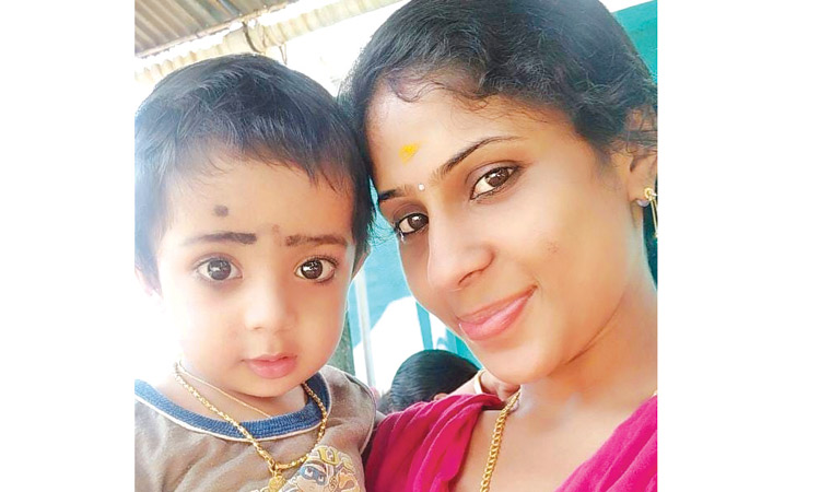 യുവതിയും കുഞ്ഞും ദുരൂഹ സാഹചര്യത്തിൽ പൊള്ളലേറ്റ്​​ മരിച്ച നിലയിൽ