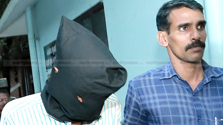 ആർ.എസ്.എസ് നേതാവിനെ വെട്ടിക്കൊന്ന കേസിൽ യഥാർഥ പ്രതി കാൽനൂറ്റാണ്ടിന് ശേഷം അറസ്റ്റിൽ ആർ.എസ്.എസ് നേതാവിനെ വെട്ടിക്കൊന്ന കേസിൽ യഥാർഥ പ്രതി കാൽനൂറ്റാണ്ടിന് ശേഷം അറസ്റ്റിൽ