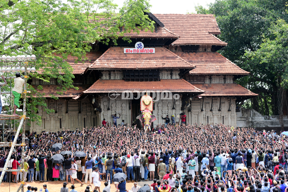 തൃ​ശൂ​ര്‍ പൂരത്തിന് ഇന്ന് കൊടിയേറും