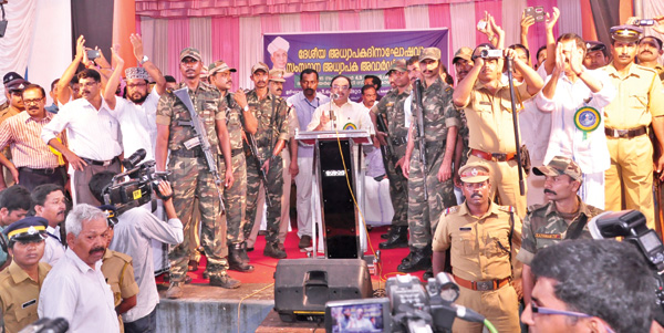 സംസ്ഥാന അധ്യാപക ദിനാഘോഷം അധ്യാപകര്‍ അലങ്കോലപ്പെടുത്തി