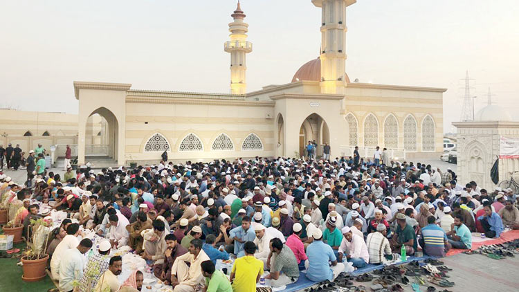 ടീം ഇഫ്താറിനൊപ്പം നോമ്പ് തുറക്കാൻ എത്തുന്നത് ആയിരങ്ങൾ