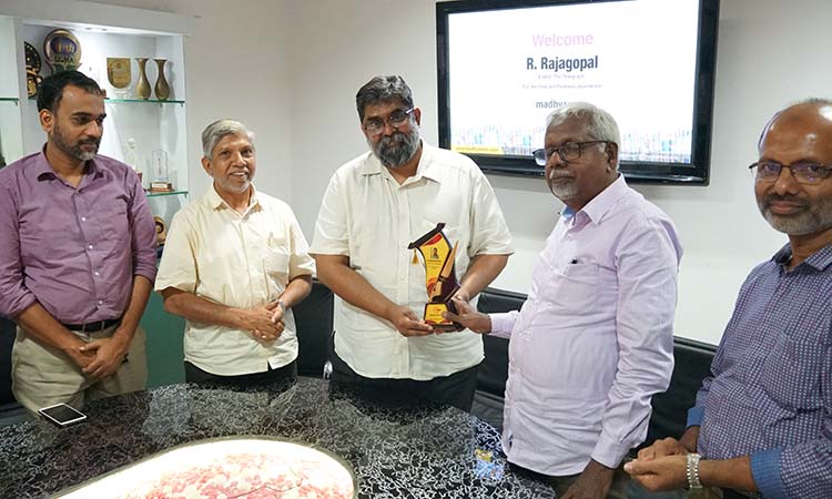 വാക്​ചാതുര്യത്തിലൂടെ മാത്രം മികച്ച ​ തലക്കെട്ടുകളുണ്ടാവില്ല​ –ദി ടെ​ലി​ഗ്രാ​ഫ്​ എ​ഡി​റ്റ​ർ