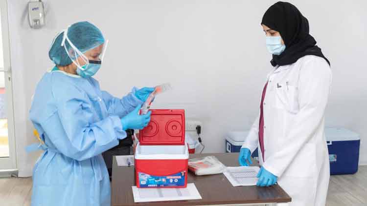 അ​ബൂ​ദ​ബി​യി​ൽ എ​ല്ലാ ജീ​വ​ന​ക്കാ​ർ​ക്കും കോ​വി​ഡ് പ​രി​ശോ​ധ​ന നി​ർ​ബ​ന്ധ​മാ​ക്കി