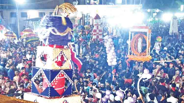 പാർട്ടി ചിഹ്നങ്ങളുമായി കലശം; സംഘർഷം, കല്ലേറ്​, ലാത്തിച്ചാർജ്​