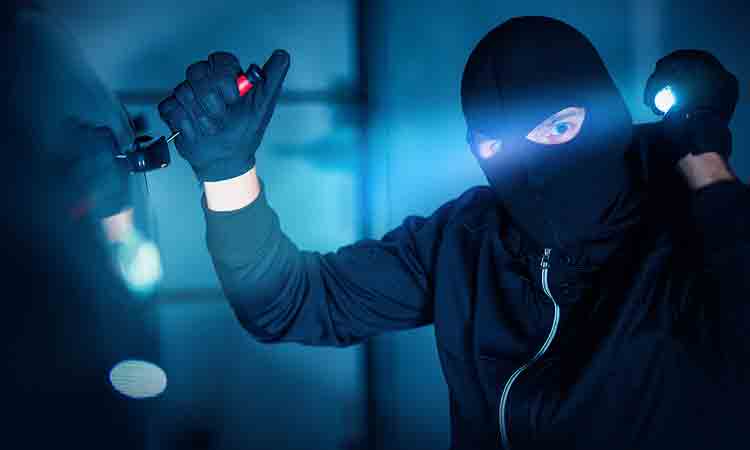 മാത്തറയിൽ കടകളിൽ മോഷണം; രണ്ട് ലക്ഷത്തോളം രൂപ കവർന്നു