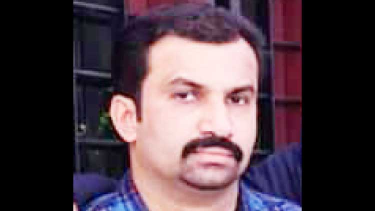 വെ​ള്ളി​യാ​ഴ്​​ച റി​യാ​ദി​ലേ​ക്ക്​ മ​ട​ങ്ങാ​നി​രു​ന്ന പ്ര​വാ​സി നാ​ട്ടി​ൽ വാ​ഹ​നാ​പ​ക​ട​ത്തി​ൽ മ​രി​ച്ചു