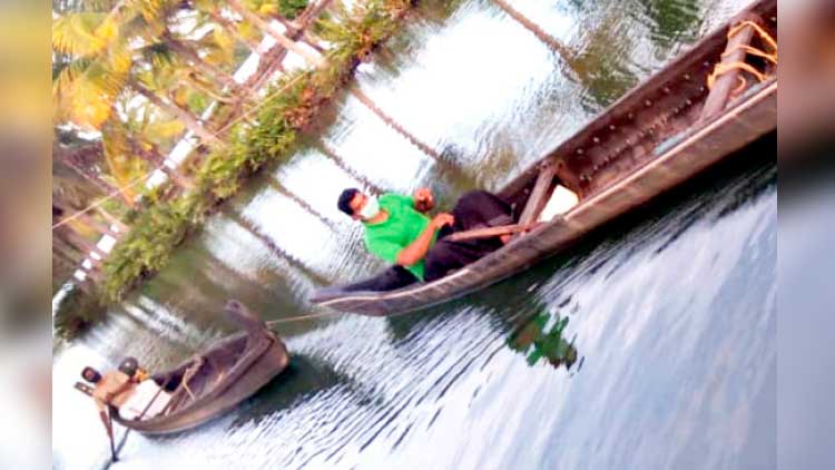 ക്വാറൻറീൻ രോഗികൾക്കായി ആംബുലൻസ് വള്ളം