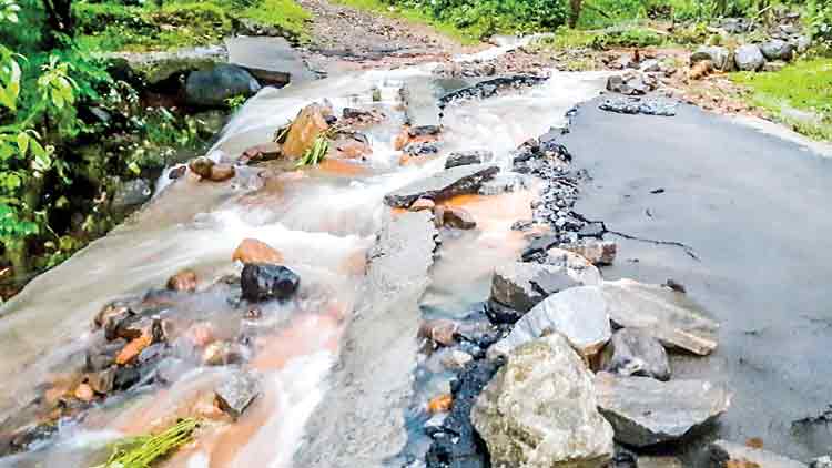 ഉരുൾപൊട്ടൽ: പാത്തിപ്പാറ, പൂനത്ത് മേഖലകളിൽ നാശനഷ്​ടം
