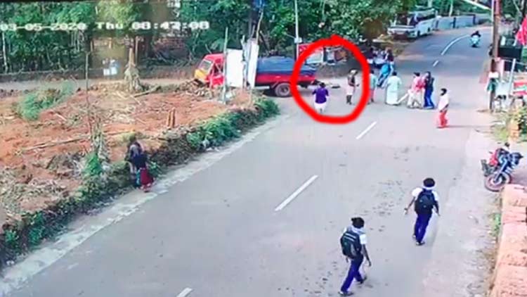 പാനൂരിൽ ടിപ്പർ ലോറിയും ബൈക്കും കൂട്ടിയിടിച്ച് വിദ്യാർഥി മരിച്ചു VIDEO