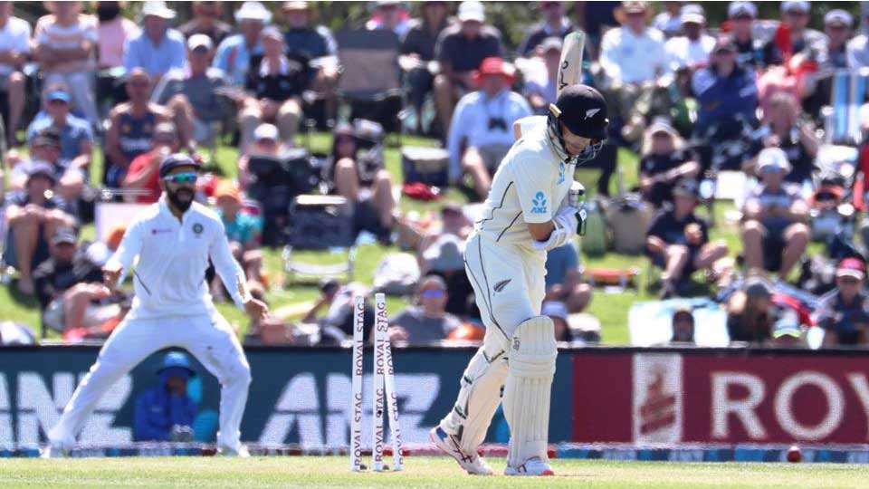 തിരിച്ചടിച്ച്​ ബൗളർമാർ; ഇന്ത്യക്ക്​ ലീഡ്​