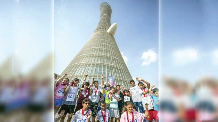 ആ​വേ​ശ​മാ​യി ടോ​ർ​ച്ച്​ ട​വ​ർ ഓ​ടി​ക്ക​യ​റ​ൽ മ​ത്സ​രം