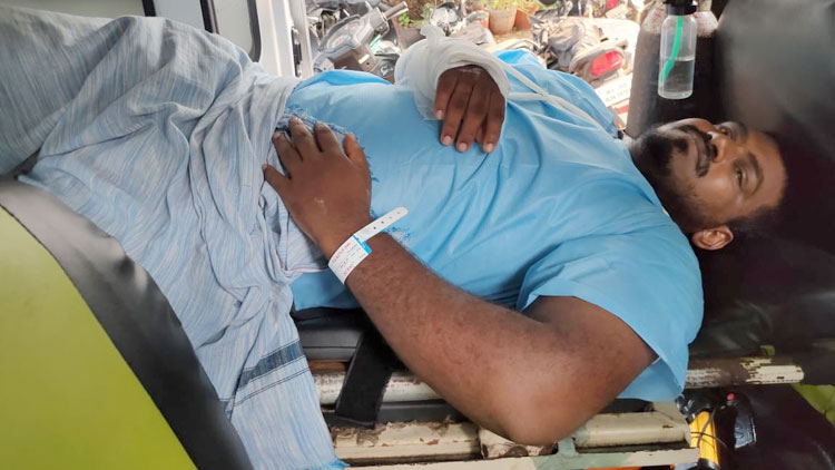 ട്രോമ കെയർ വളണ്ടിയർക്ക് നേരെ ആക്രമണം