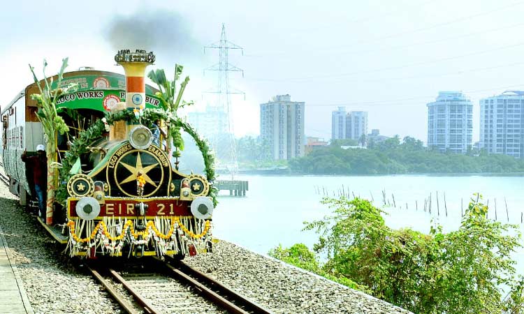 ഓർമകളിലേക്ക് പച്ചക്കൊടി വീശി പൈതൃക തീവണ്ടിയാത്ര