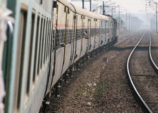 പ്രത്യേക ട്രെയിന്‍ ഇല്ല; ഓണത്തിന് കേരളത്തിലേക്ക് ദുരിതയാത്ര