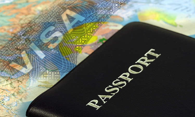 മാ​താ​പി​താ​ക്ക​ൾ​ക്ക്​ ആ​ശ്രി​ത വി​സ  അ​നു​വ​ദി​ക്കു​ന്ന​ത്​  താ​ൽ​ക്കാ​ലി​ക​മാ​യി നി​ർ​ത്തി