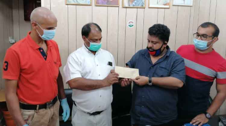 ചി​കി​ത്സാ സ​ഹാ​യം കൈ​മാ​റി