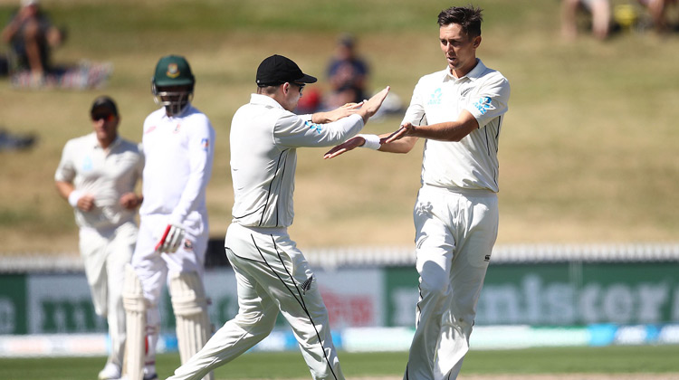 ബോൾട്ടിന്​ അഞ്ച്​ വിക്കറ്റ്​; ന്യൂസിലൻഡിന്​ ഇന്നിങ്​സ്​ ജയം