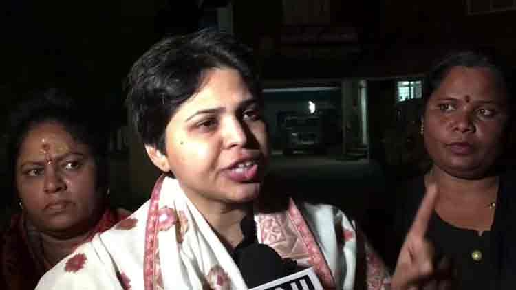 ശബരിമല ദർശനത്തിനായി തൃപ്തി ദേശായി കേരളത്തിൽ; പ്രതിഷേധവുമായി ബി.ജെ.പി പ്രവർത്തകർ