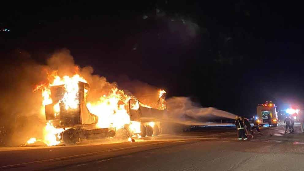 ചരക്ക്​ ​ട്രക്കുകൾ കൂട്ടിയിടിച്ച്​ കത്തി ഡ്രൈവർ മരിച്ചു