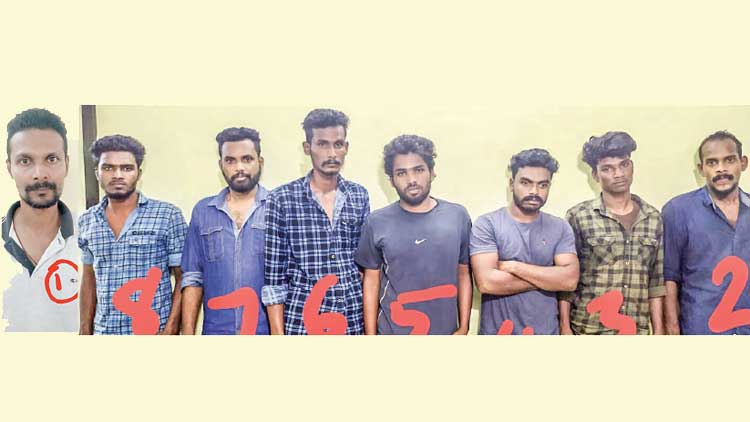 യാത്രക്കാരെ തടഞ്ഞുനിർത്തി കൊള്ളയടിക്കുന്ന സംഘം അറസ്​റ്റിൽ