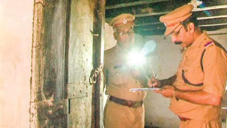 കച്ചേരി വളപ്പിലെ തൊണ്ടിമുറിയുടെ പൂട്ട് പൊളിച്ചത് വിവാദത്തിൽ