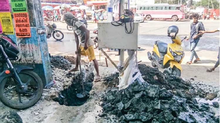 കാനയിലേക്ക് മാലിന്യം ഒഴുക്കാനുള്ള നീക്കം തടഞ്ഞു