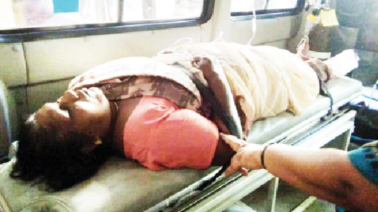 യാത്രക്കാരിയുടെ കാലിൽ ബസ് കയറിയിറങ്ങി