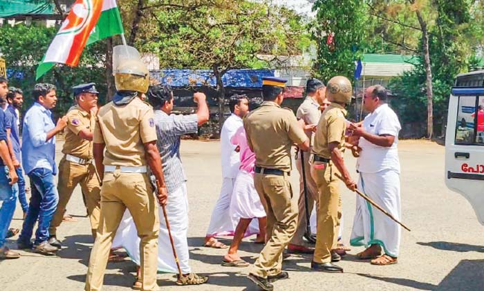 മിന്നൽ ഹർത്താൽ: കടകളും ഓഫിസുകളും ബലമായി അടപ്പിച്ചു