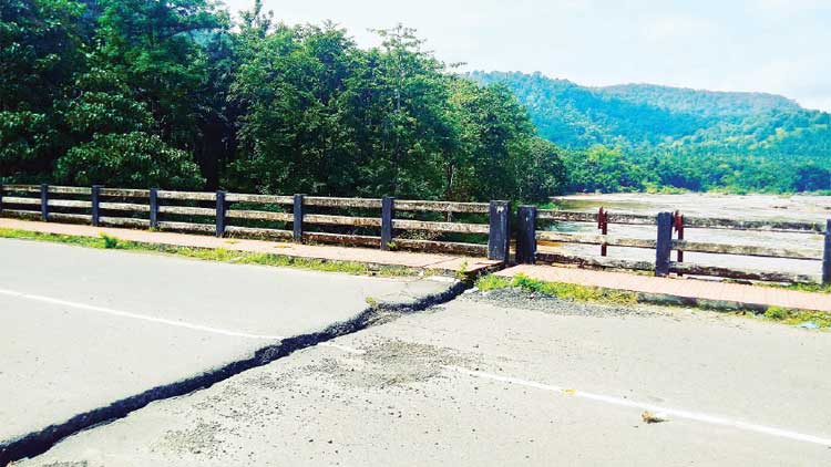 വെറ്റിലപ്പാറ പാലം അറ്റകുറ്റപ്പണി മുടങ്ങി; ക​രാ​റു​കാ​ര​ന്‍ മുങ്ങി
