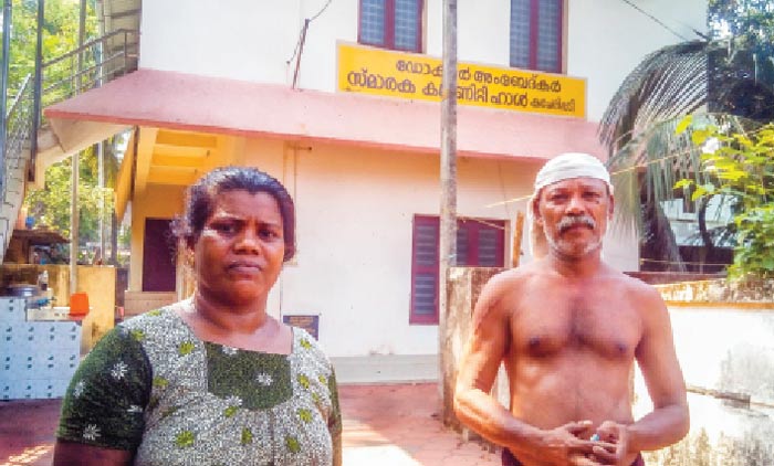 പ്രളയം അനാഥമാക്കിയ കുടുംബത്തെ അധികൃതർ കുടിയൊഴിപ്പിക്കുന്നു