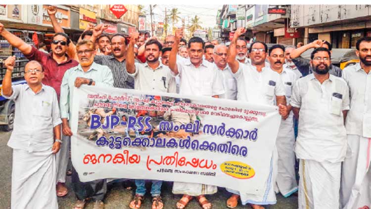 പ്ര​തി​ഷേ​ധം അ​ണ​പൊ​ട്ടി