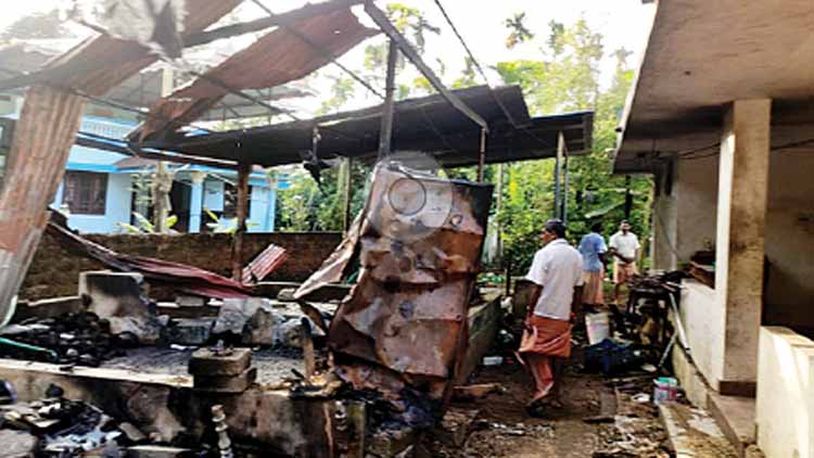 പാചക വാതക സിലിണ്ടർ പൊട്ടിത്തെറിച്ചു; ഗൃഹനാഥന് ഗുരുതര പരിക്ക്