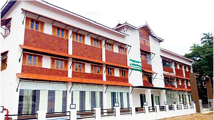 കേന്ദ്രമന്ത്രിയെ കിട്ടിയാൽ  ഉദ്ഘാടനം ചെയ്യാമായിരുന്നു...