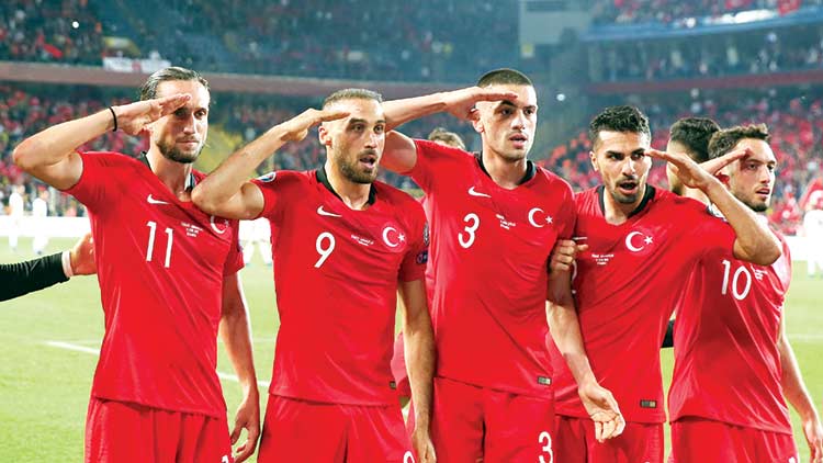turkey-footballers-salute