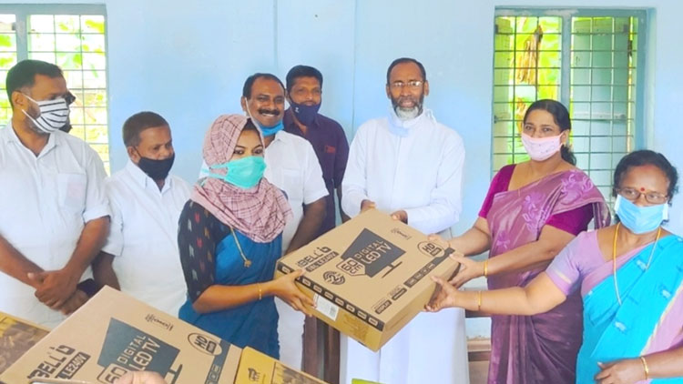 ഓൺലൈൻ പഠനത്തിനായി വിദ്യാർഥികൾക്ക് 20 ടി.വി നൽകി