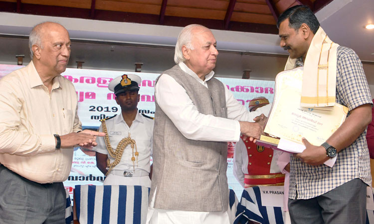 മികച്ച മുഖപ്രസംഗത്തിനുള്ള അവാർഡ്​ ‘മാധ്യമം’ ഏറ്റുവാങ്ങി