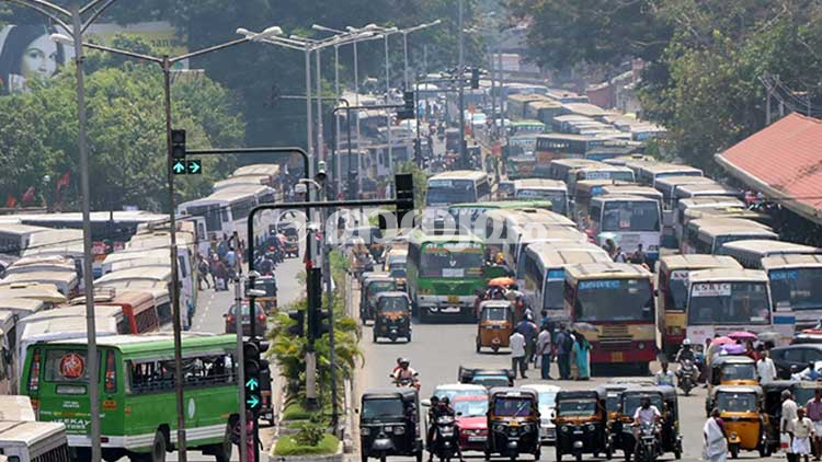 കെ.എസ്.ആര്‍.ടി.സി മിന്നൽ പണിമുടക്ക്: കര്‍ശന നടപടിയെന്ന്​ മുഖ്യമന്ത്രി