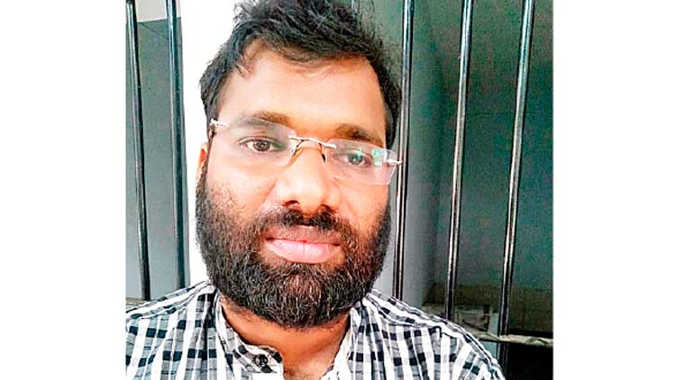 നാട്ടിൽ കുട്ടികളുടെ ഡോക്ടർ(വ്യാജൻ); പിടിയിലായപ്പോൾ നാണയത്തുട്ട് വിഴുങ്ങി