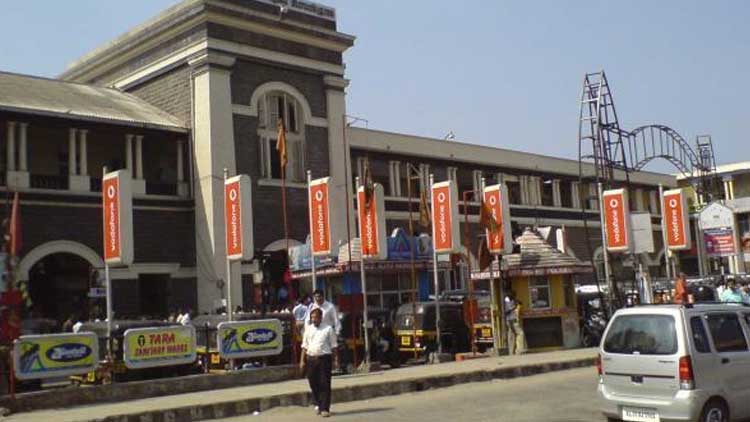 തിരുവനന്തപുരത്ത്​ അന്തർ സംസ്​ഥാന തൊഴിലാളികളുടെ പ്രതിഷേധം; കല്ലേറിൽ പൊലീസുകാരന്​ പരിക്ക്​ 