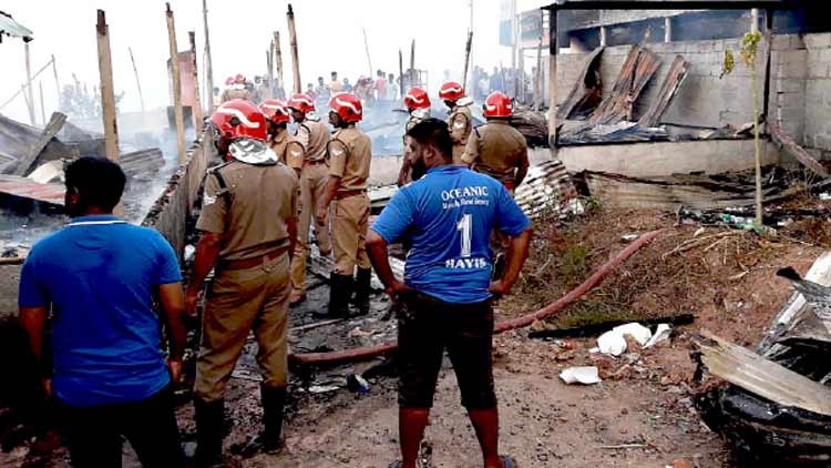 വർക്കല നോർത്ത് ക്ലിഫിൽ വൻ തീപിടിത്തം