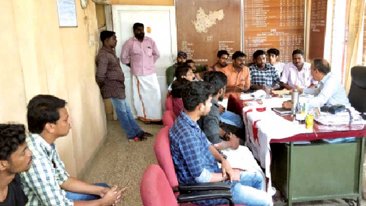 കുടിവെള്ള പ്രശ്നം: ജല അതോറിറ്റി എക്‌സിക്യൂട്ടിവ് എൻജിനീയറെ തടഞ്ഞു