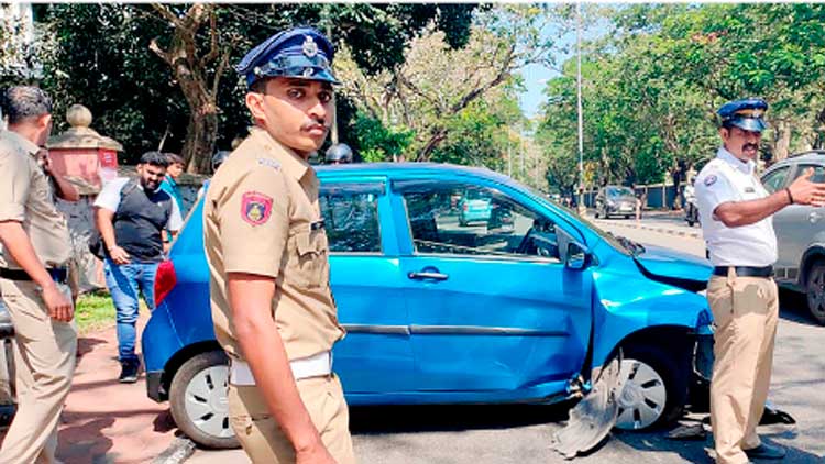 ജീവൻ വേണേൽ വീട്ടിലിരുന്നോ