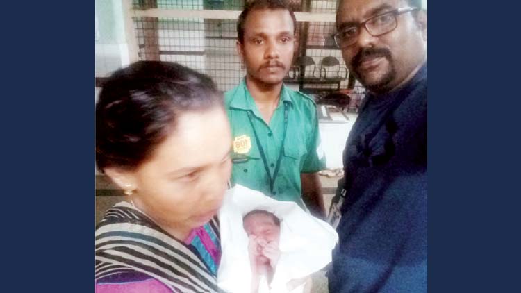 വീടി​െൻറ പൂമുഖത്ത് പ്രസവിച്ച യുവതിക്ക് 108 തുണയായി