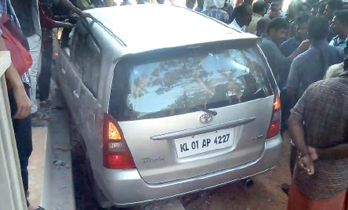 കല്ലറയിൽ റോഡ് പണി ഇഴയുന്നു; അപകടം പതിവ്