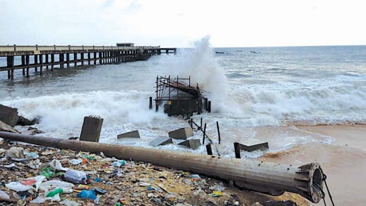 കടൽകയറ്റം  ശക്തം; ഹൃദയം തകർന്ന് തീരം