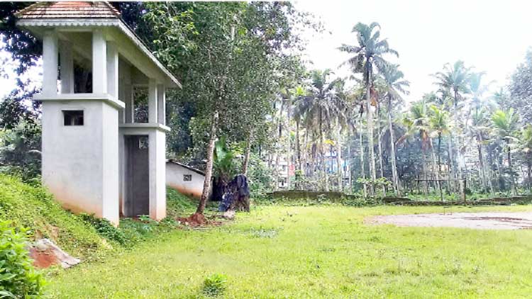ഗ്രാമപഞ്ചായത്തിൻെറ അനാസ്ഥ:  തേവിയോട് മിനി സ്​റ്റേഡിയം കാടുകയറി നശിക്കുന്നു