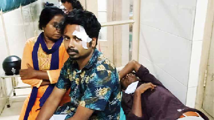 സദാചാരഗുണ്ട ആക്രമണം; വീട്ടമ്മയെയും മക്കളെയും മർദിച്ചു