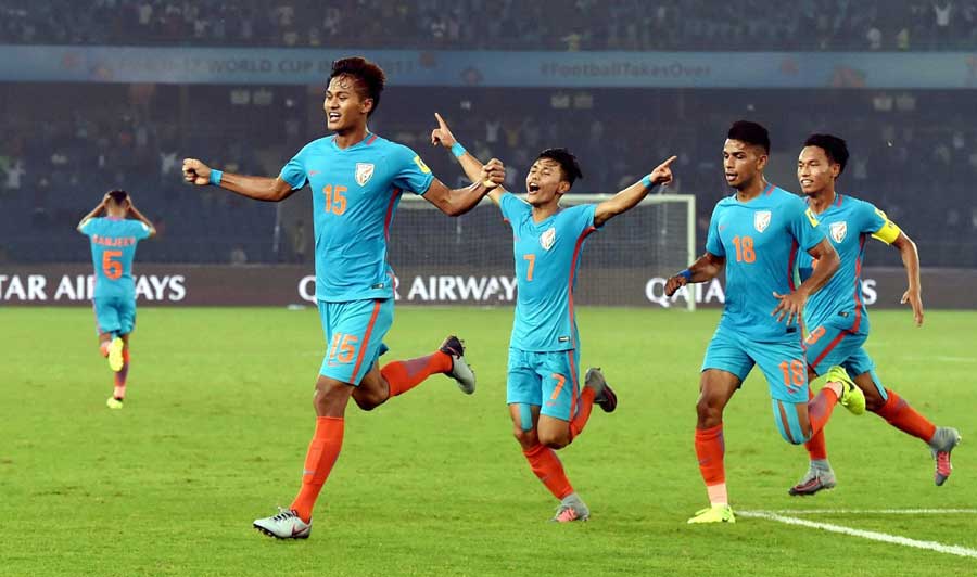 ഗോൾ പൂരമായി തുടക്കം