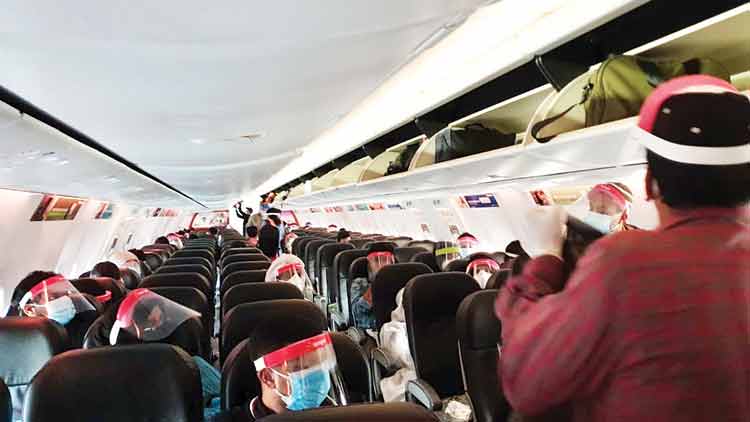 കാത്തിരിപ്പിന്​ വിരാമം; കെ.എം.സി.സി വിമാനത്തിന്​ ശുഭയാത്ര 