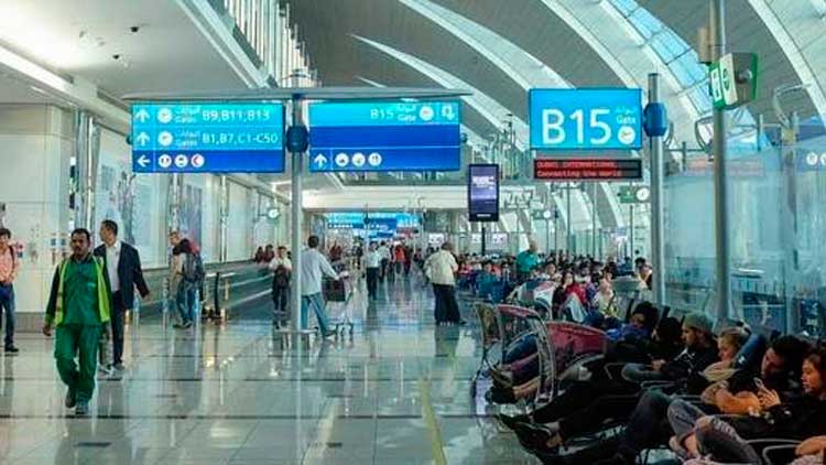 ​ക്വാ​റ​ൈൻറൻ പേടിയും വിസ പുതുക്കലും; വിമാനത്താവളത്തിൽ തിരക്കോടു​ തിരക്ക്